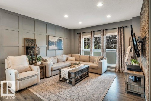 8423 23 Avenue Sw, Edmonton, AB - Indoor Photo Showing Living Room