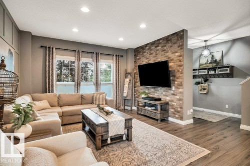8423 23 Avenue Sw, Edmonton, AB - Indoor Photo Showing Living Room