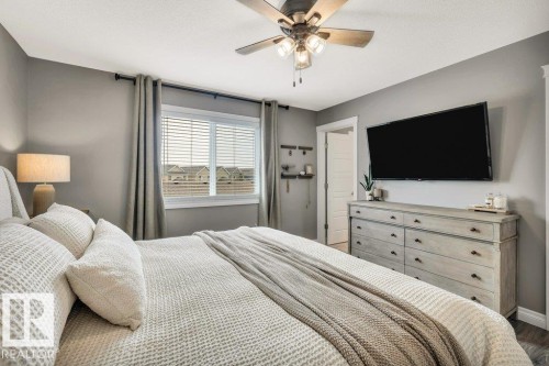 8423 23 Avenue Sw, Edmonton, AB - Indoor Photo Showing Bedroom