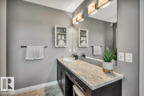8423 23 Avenue Sw, Edmonton, AB - Indoor Photo Showing Bathroom