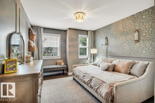 8423 23 Avenue Sw, Edmonton, AB - Indoor Photo Showing Bedroom