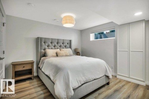 8423 23 Avenue Sw, Edmonton, AB - Indoor Photo Showing Bedroom