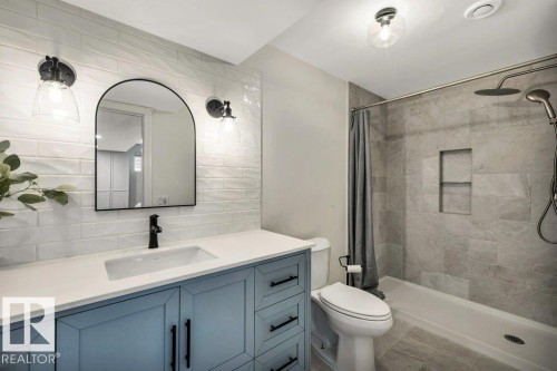 8423 23 Avenue Sw, Edmonton, AB - Indoor Photo Showing Bathroom