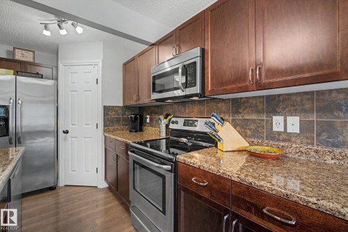 7 Peter Street, Spruce Grove, AB - Indoor Photo Showing Kitchen