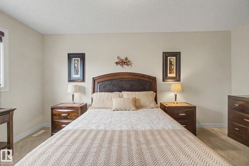 7 Peter Street, Spruce Grove, AB - Indoor Photo Showing Bedroom