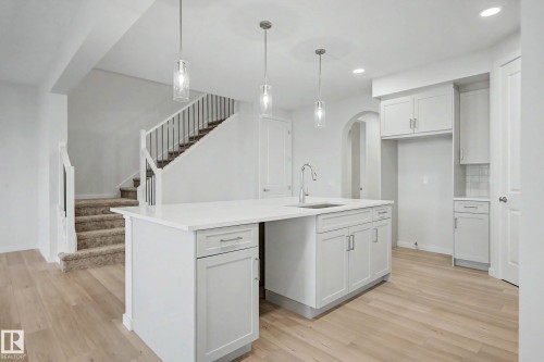 5435 Hawthorn Run Sw, Edmonton, AB - Indoor Photo Showing Kitchen