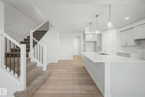 5435 Hawthorn Run Sw, Edmonton, AB - Indoor Photo Showing Kitchen