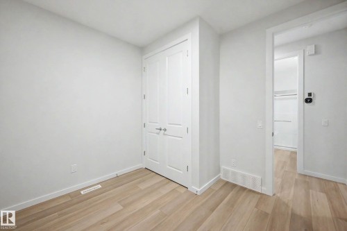 5435 Hawthorn Run Sw, Edmonton, AB - Indoor Photo Showing Other Room