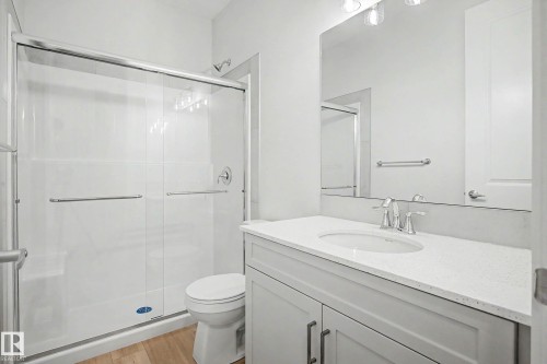 5435 Hawthorn Run Sw, Edmonton, AB - Indoor Photo Showing Bathroom