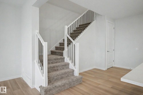 5435 Hawthorn Run Sw, Edmonton, AB - Indoor Photo Showing Other Room