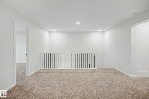 5435 Hawthorn Run Sw, Edmonton, AB - Indoor Photo Showing Other Room