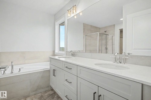5435 Hawthorn Run Sw, Edmonton, AB - Indoor Photo Showing Bathroom