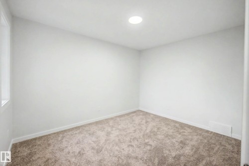 5435 Hawthorn Run Sw, Edmonton, AB - Indoor Photo Showing Other Room