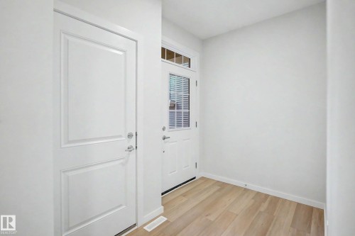 5435 Hawthorn Run Sw, Edmonton, AB - Indoor Photo Showing Other Room