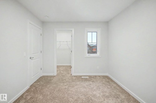 5435 Hawthorn Run Sw, Edmonton, AB - Indoor Photo Showing Other Room