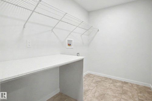 5435 Hawthorn Run Sw, Edmonton, AB - Indoor With Storage
