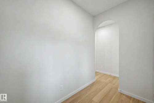 5435 Hawthorn Run Sw, Edmonton, AB - Indoor Photo Showing Other Room