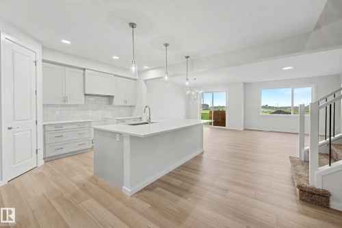 5435 Hawthorn Run Sw, Edmonton, AB - Indoor Photo Showing Kitchen With Upgraded Kitchen