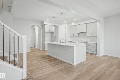 5435 Hawthorn Run Sw, Edmonton, AB - Indoor Photo Showing Kitchen With Upgraded Kitchen