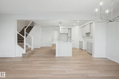 5435 Hawthorn Run Sw, Edmonton, AB - Indoor Photo Showing Kitchen