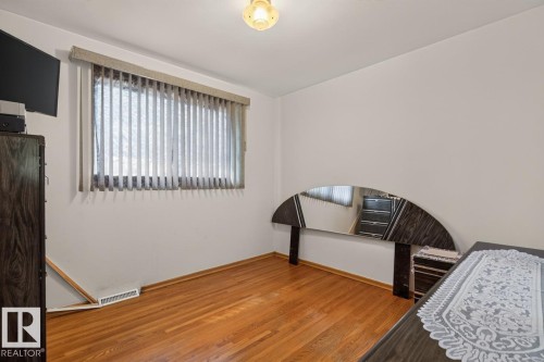 9419 65 Avenue Nw, Edmonton, AB - Indoor