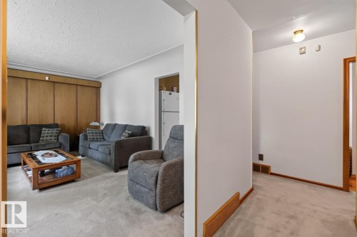 9419 65 Avenue Nw, Edmonton, AB - Indoor