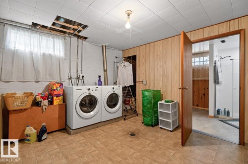 9419 65 Avenue Nw, Edmonton, AB - Indoor Photo Showing Laundry Room
