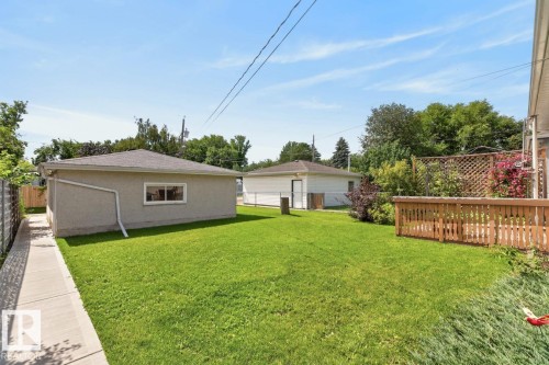 9419 65 Avenue Nw, Edmonton, AB - Outdoor