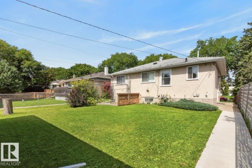 9419 65 Avenue Nw, Edmonton, AB - Outdoor