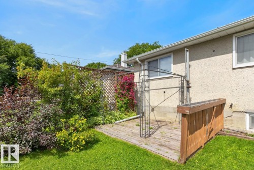 9419 65 Avenue Nw, Edmonton, AB - Outdoor