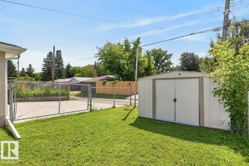 9419 65 Avenue Nw, Edmonton, AB - Outdoor
