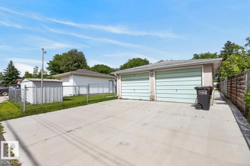 9419 65 Avenue Nw, Edmonton, AB - Outdoor