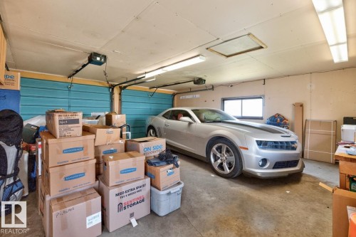 9419 65 Avenue Nw, Edmonton, AB - Indoor Photo Showing Garage