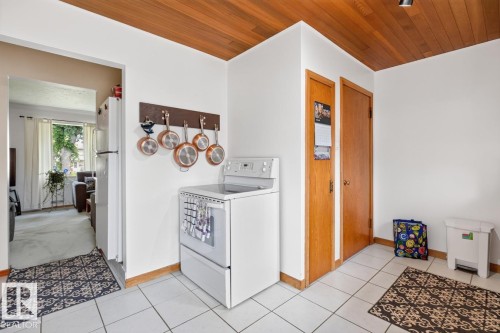 9419 65 Avenue Nw, Edmonton, AB - Indoor Photo Showing Laundry Room