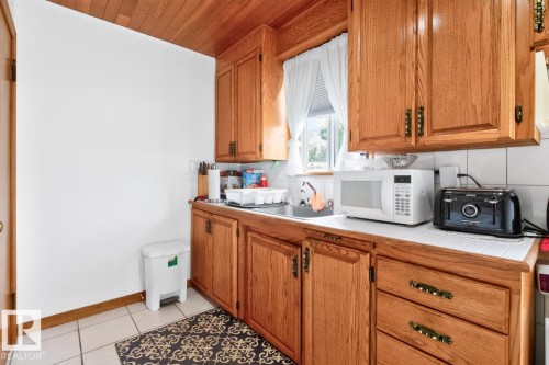 9419 65 Avenue Nw, Edmonton, AB - Indoor Photo Showing Kitchen
