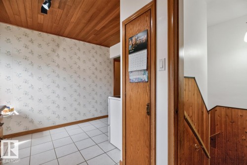 9419 65 Avenue Nw, Edmonton, AB - Indoor Photo Showing Other Room
