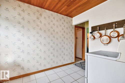 9419 65 Avenue Nw, Edmonton, AB - Indoor Photo Showing Other Room