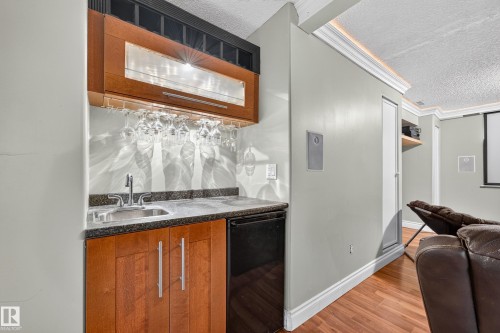 3619 31 Street Nw, Edmonton, AB - Indoor Photo Showing Kitchen