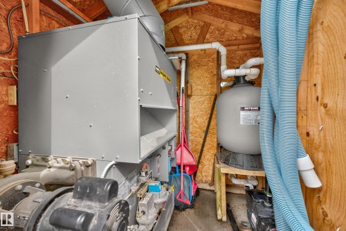3619 31 Street Nw, Edmonton, AB - Indoor Photo Showing Other Room