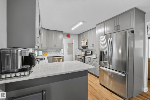 #6 25012 Sturgeon Rd, Rural Sturgeon County, AB - Indoor Photo Showing Kitchen