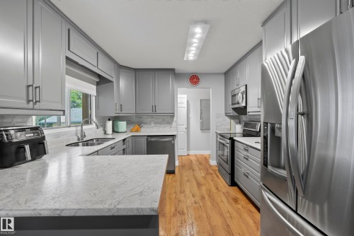 #6 25012 Sturgeon Rd, Rural Sturgeon County, AB - Indoor Photo Showing Kitchen With Double Sink With Upgraded Kitchen