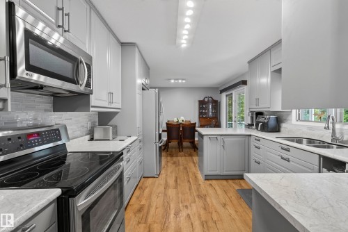#6 25012 Sturgeon Rd, Rural Sturgeon County, AB - Indoor Photo Showing Kitchen With Double Sink With Upgraded Kitchen