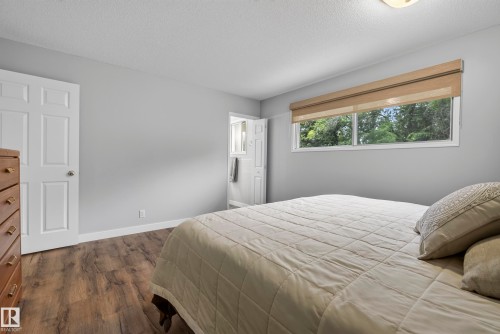 #6 25012 Sturgeon Rd, Rural Sturgeon County, AB - Indoor Photo Showing Bedroom