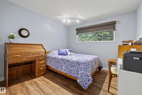 #6 25012 Sturgeon Rd, Rural Sturgeon County, AB - Indoor Photo Showing Bedroom
