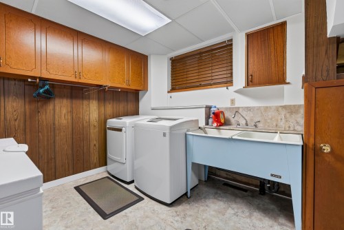 #6 25012 Sturgeon Rd, Rural Sturgeon County, AB - Indoor Photo Showing Laundry Room