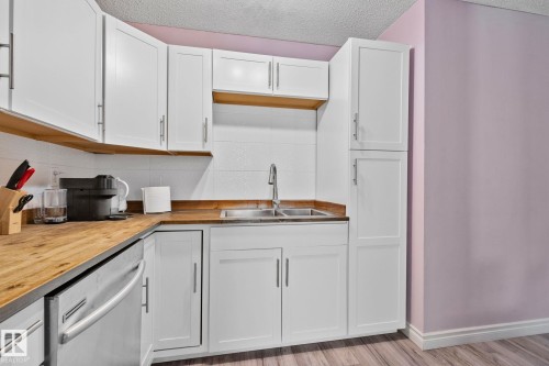 41 Akinsdale Gardens, St. Albert, AB - Indoor Photo Showing Kitchen With Double Sink