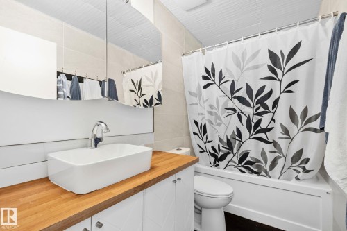 41 Akinsdale Gardens, St. Albert, AB - Indoor Photo Showing Bathroom