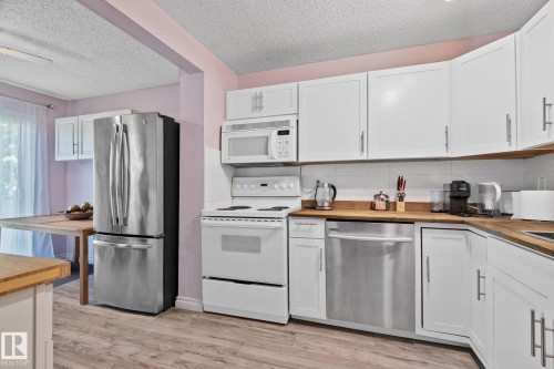 41 Akinsdale Gardens, St. Albert, AB - Indoor Photo Showing Kitchen