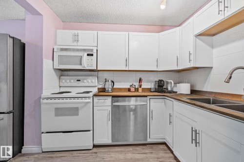 41 Akinsdale Gardens, St. Albert, AB - Indoor Photo Showing Kitchen With Double Sink