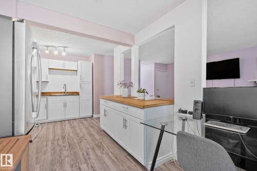 41 Akinsdale Gardens, St. Albert, AB - Indoor Photo Showing Kitchen